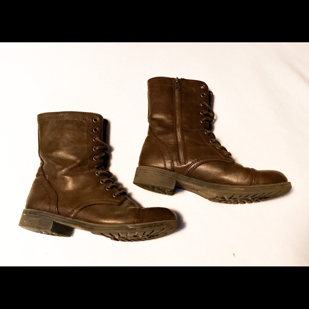 Combat boots